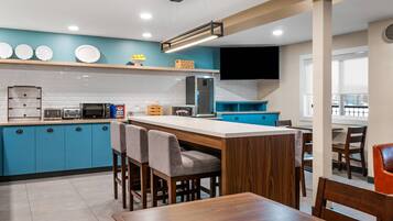 Free daily continental breakfast