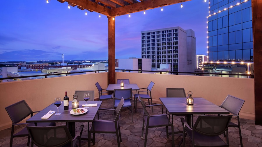 Embassy Suites by Hilton Fort Worth Downtown