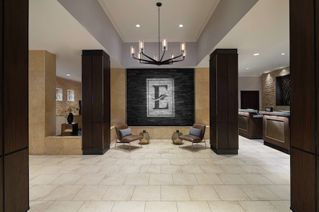 Lobby. Embassy Suites by Hilton Fort Worth Downtown