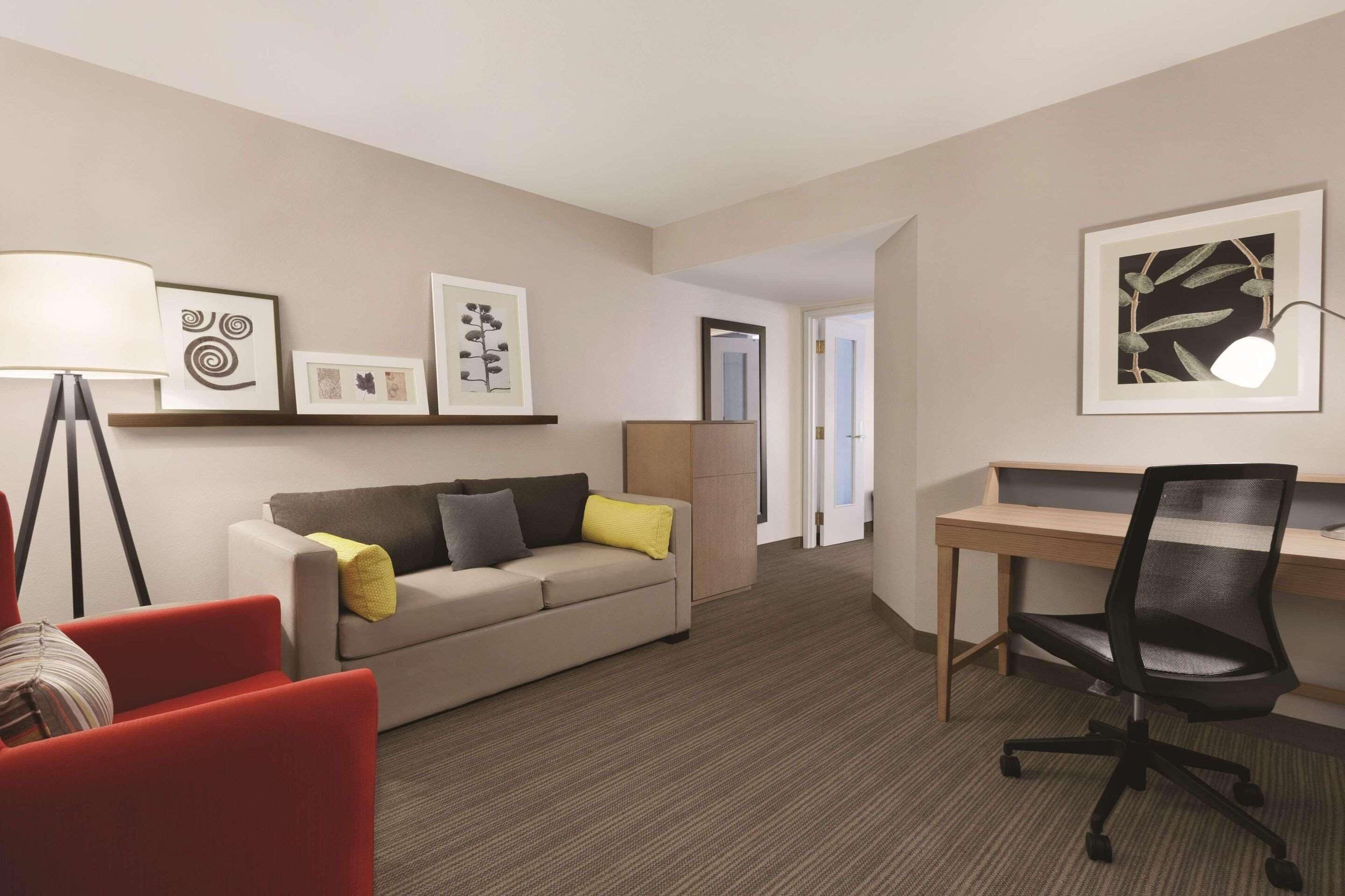 suite, 1 bedroom, non smoking | 1 bedroom, in-room safe, desk, laptop workspace