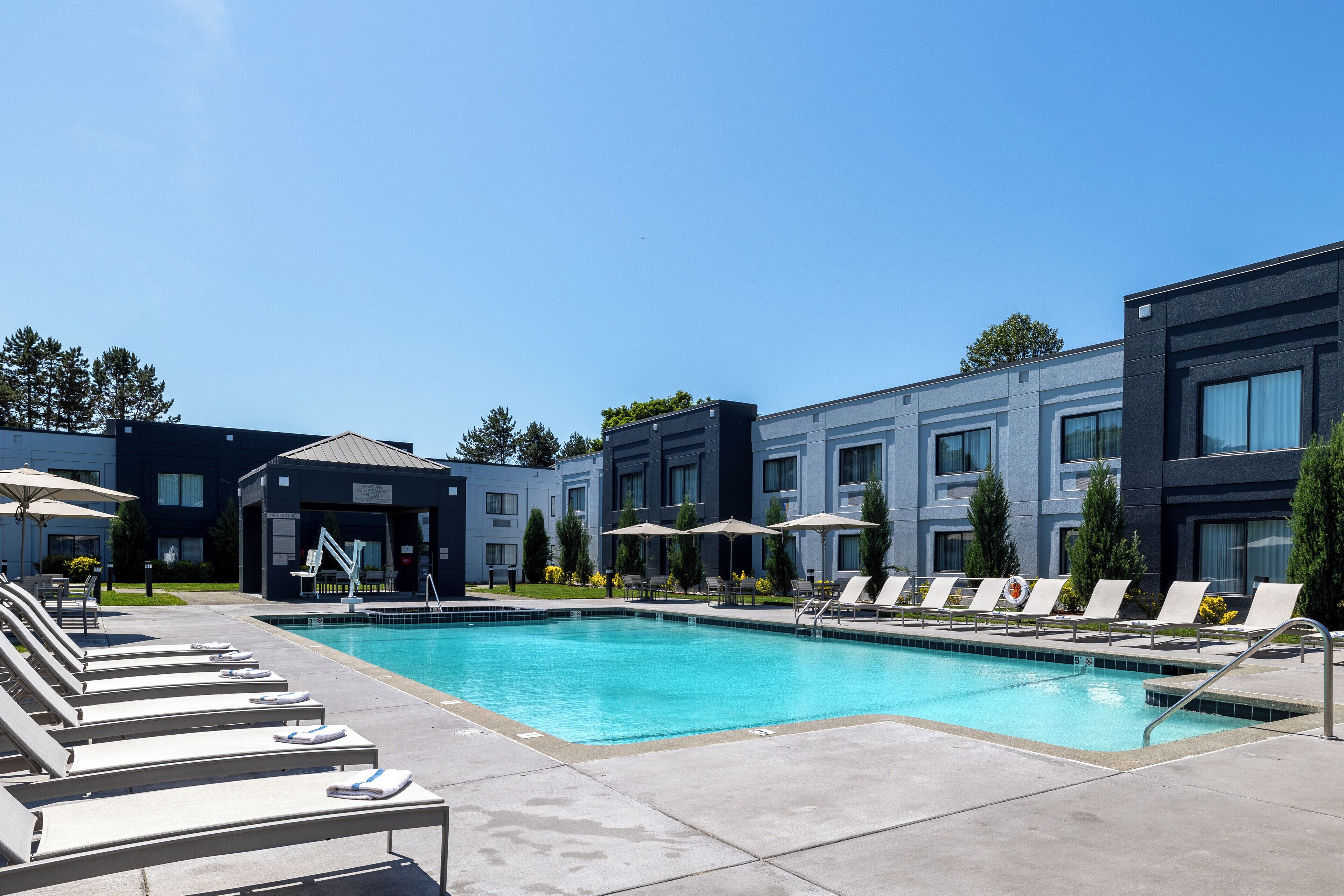 Seasonal outdoor pool, sun loungers