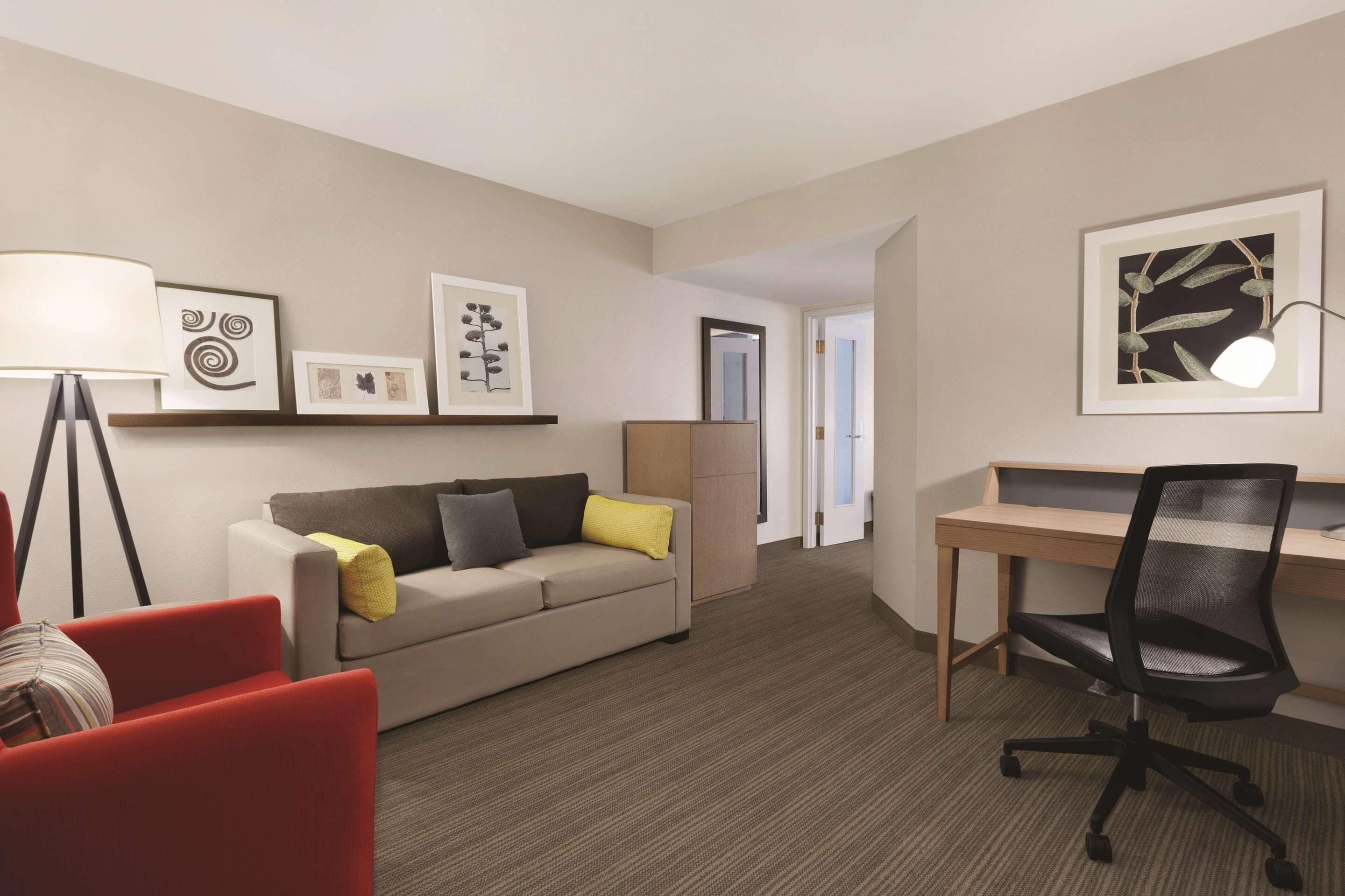 套房, 1 間臥室, 非吸煙房 | 客房內保險箱、書桌、筆電工作空間、遮光布/窗簾