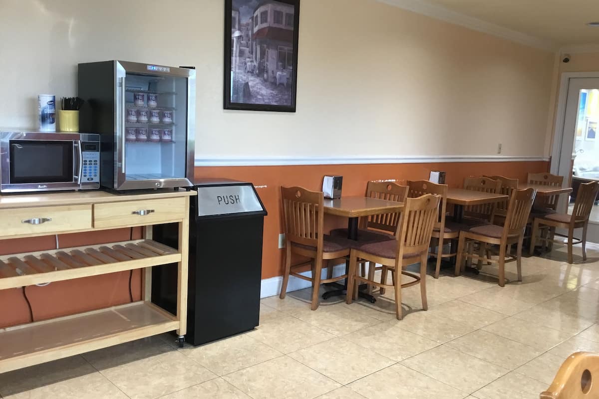 free daily on-the-go breakfast