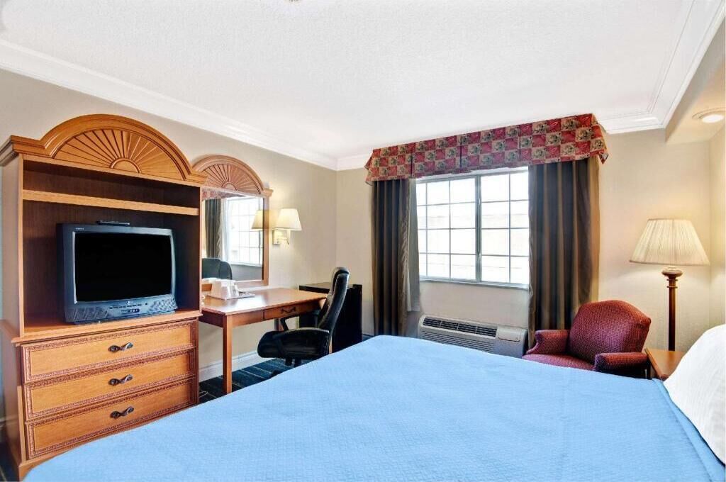 Desk, iron/ironing board, free cots/infant beds, free WiFi