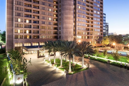 Außenbereich. DoubleTree by Hilton Hotel & Suites Houston by the Galleria