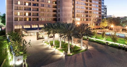 DoubleTree by Hilton Hotel & Suites Houston by the Galleria