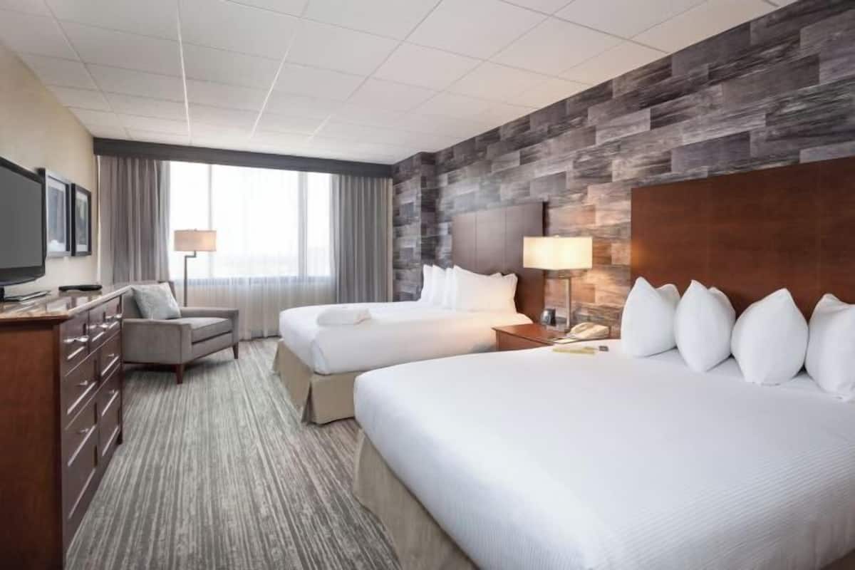 1 habitación, edredón y caja de seguridad en la habitación