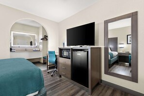 Standard Room, 1 Queen Bed, Non Smoking, Microwave