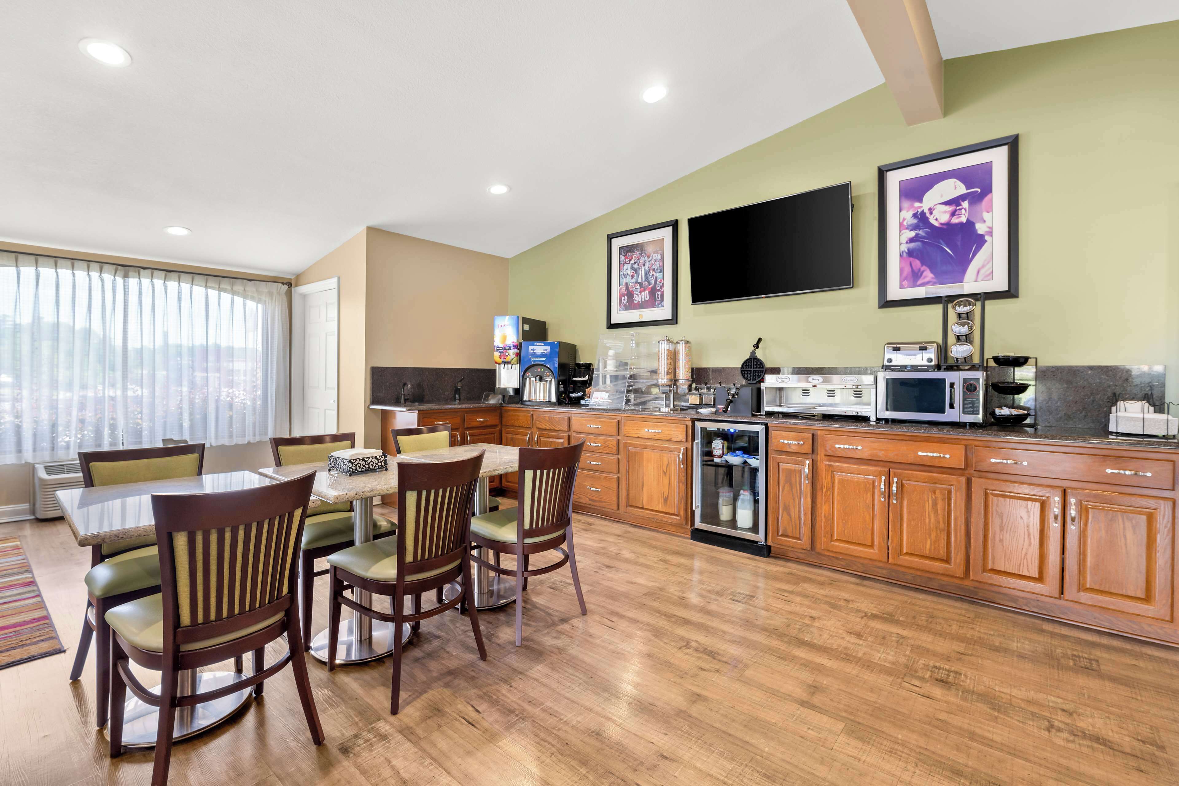 free daily continental breakfast