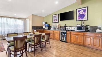 Free daily continental breakfast