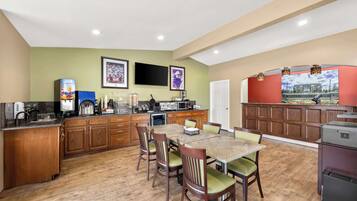 Free daily continental breakfast
