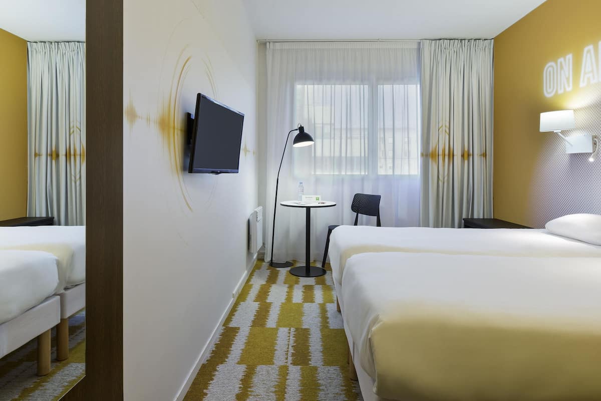 Standard Room, 2 Twin Beds | Desk, blackout drapes, soundproofing, free WiFi
