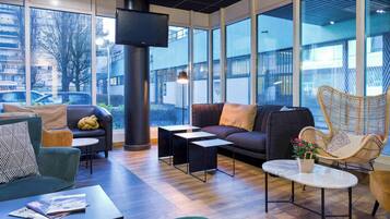 Petit déjeuner et déjeuner servis sur place, restauration en plein air