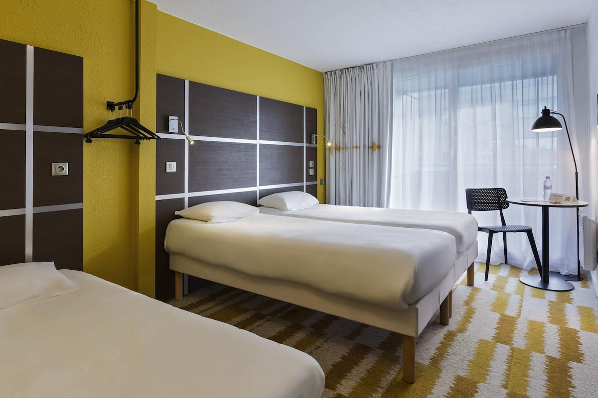 Standard Room, 3 Twin Beds | Desk, blackout drapes, soundproofing, free WiFi