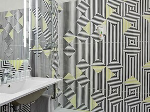 Amenidades de baño ecológicas y toallas 
