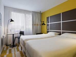 Habitació estàndard, 2 llits individuals | Escriptori, cortines opaques i habitacions insonoritzades 