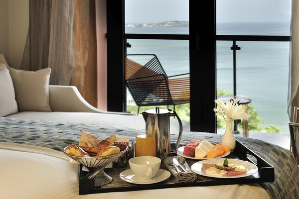 Deluxe Room, Sea View | Premium bedding, minibar, in-room safe, blackout drapes