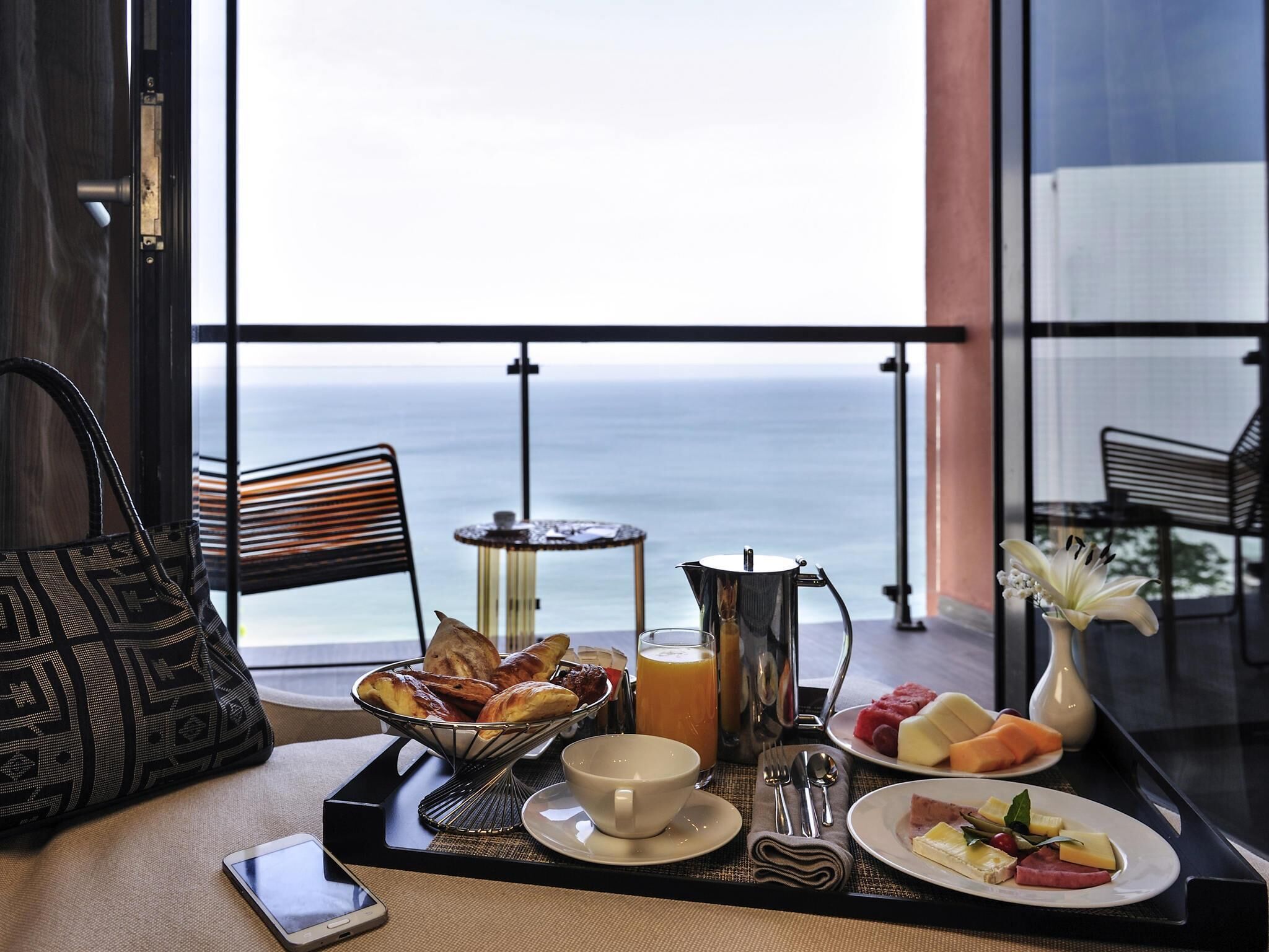 Chambre Deluxe, vue mer | Literie de qualité supérieure, minibar, coffres-forts dans les chambres