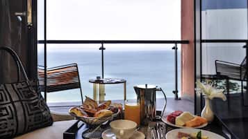 Chambre Deluxe, vue mer | Literie de qualité supérieure, minibar, coffres-forts dans les chambres