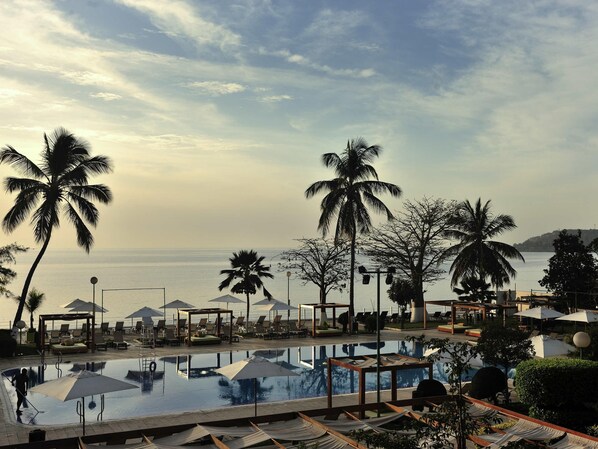 Outdoor pool, sun loungers