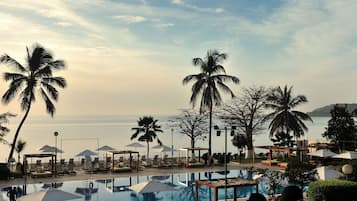 Outdoor pool, sun loungers