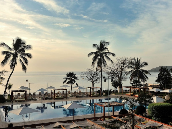 Outdoor pool, sun loungers