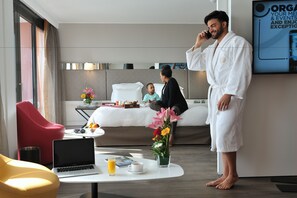 Chambre Junior avec lits jumeaux, vue mer