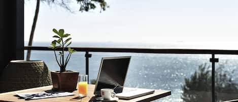 2 restaurants servant le petit déjeuner, spécialités Cuisine française