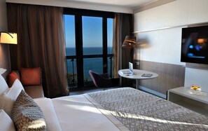 Deluxe Room, 1 King Bed, Sea View