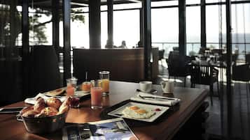 Daily buffet breakfast for a fee