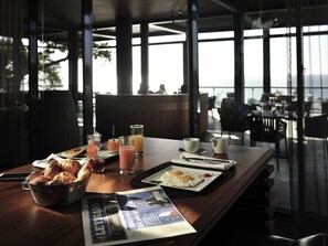 Daily buffet breakfast for a fee
