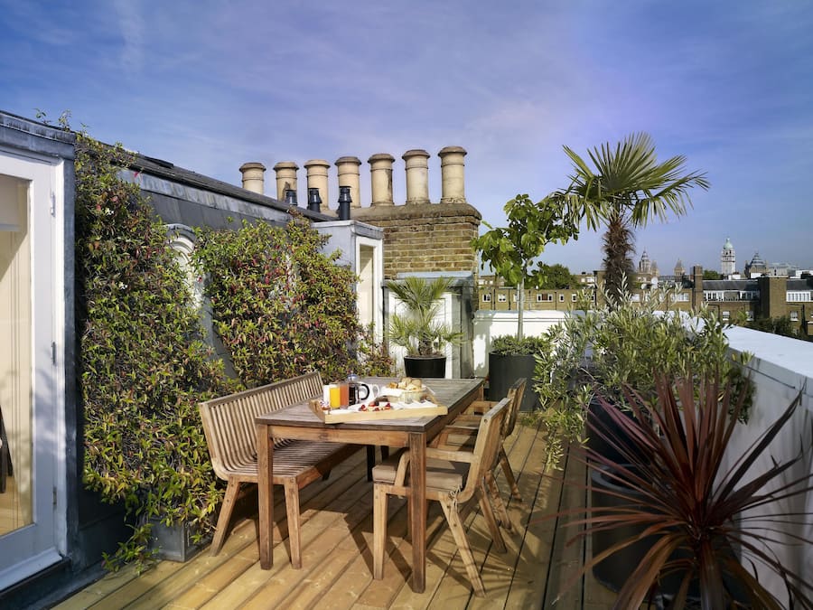 Dobbeltrom, terrasse, byutsikt | Sengetøy i egyptisk bomull, allergitestet sengetøy og safe på rommet