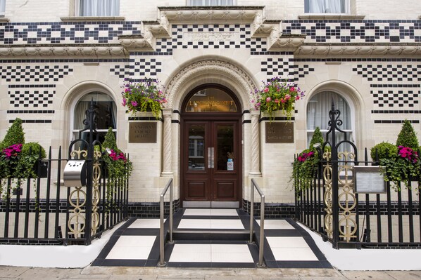 Front of property - Gem Langham Court Hotel (London)