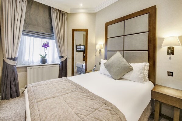 Dobbeltrom – superior | Allergitestet sengetøy, safe på rommet, skrivebord og strykejern/-brett