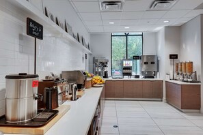 Free daily buffet breakfast - Embassy Suites by Hilton Raleigh Crabtree (Raleigh)