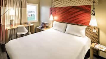 Kamar, 1 Tempat Tidur Double | Brankas, meja kerja, tirai kedap cahaya, dan kedap suara