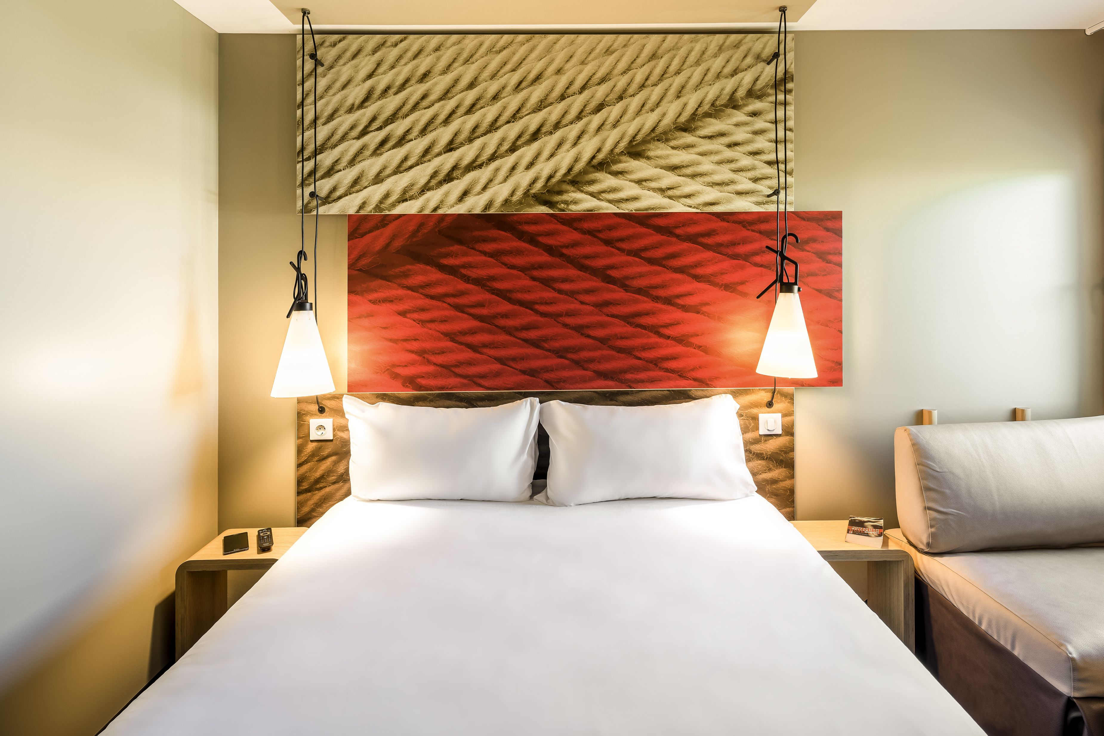 room, 1 double bed | in-room safe, desk, blackout curtains, soundproofing