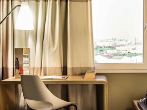 Room, 1 Double Bed | In-room safe, desk, blackout curtains, soundproofing - ibis Faro Algarve (Faro)