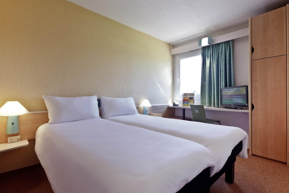 in-room safe, desk, blackout curtains, soundproofing