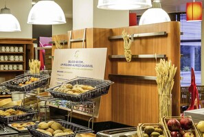 Daily buffet breakfast (EUR 9.90 per person)