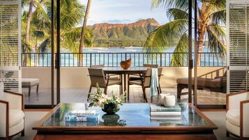 Royal Suite | Living area | 40-inch LCD TV with cable channels, TV