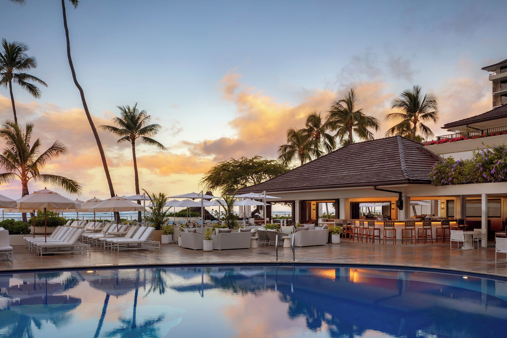 3 restaurants; breakfast, lunch, dinner, and brunch served