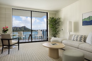 Premium bedding, in-room safe, desk, laptop workspace
