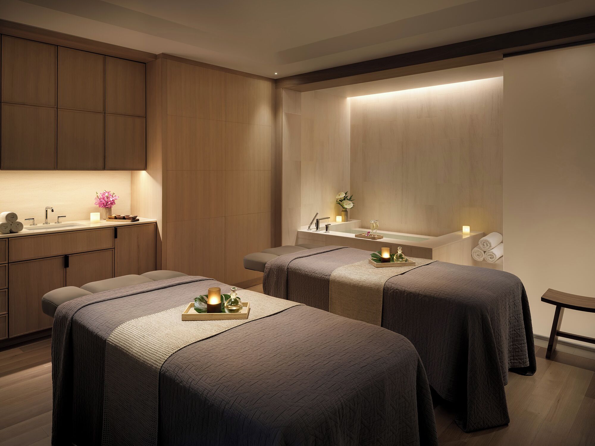 Couples treatment rooms, body treatments, hydrotherapy, aromatherapy