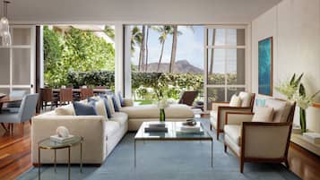Orchid Suite | Wohnbereich | 40-Zoll-LCD-Fernseher mit Kabelempfang, Fernseher
