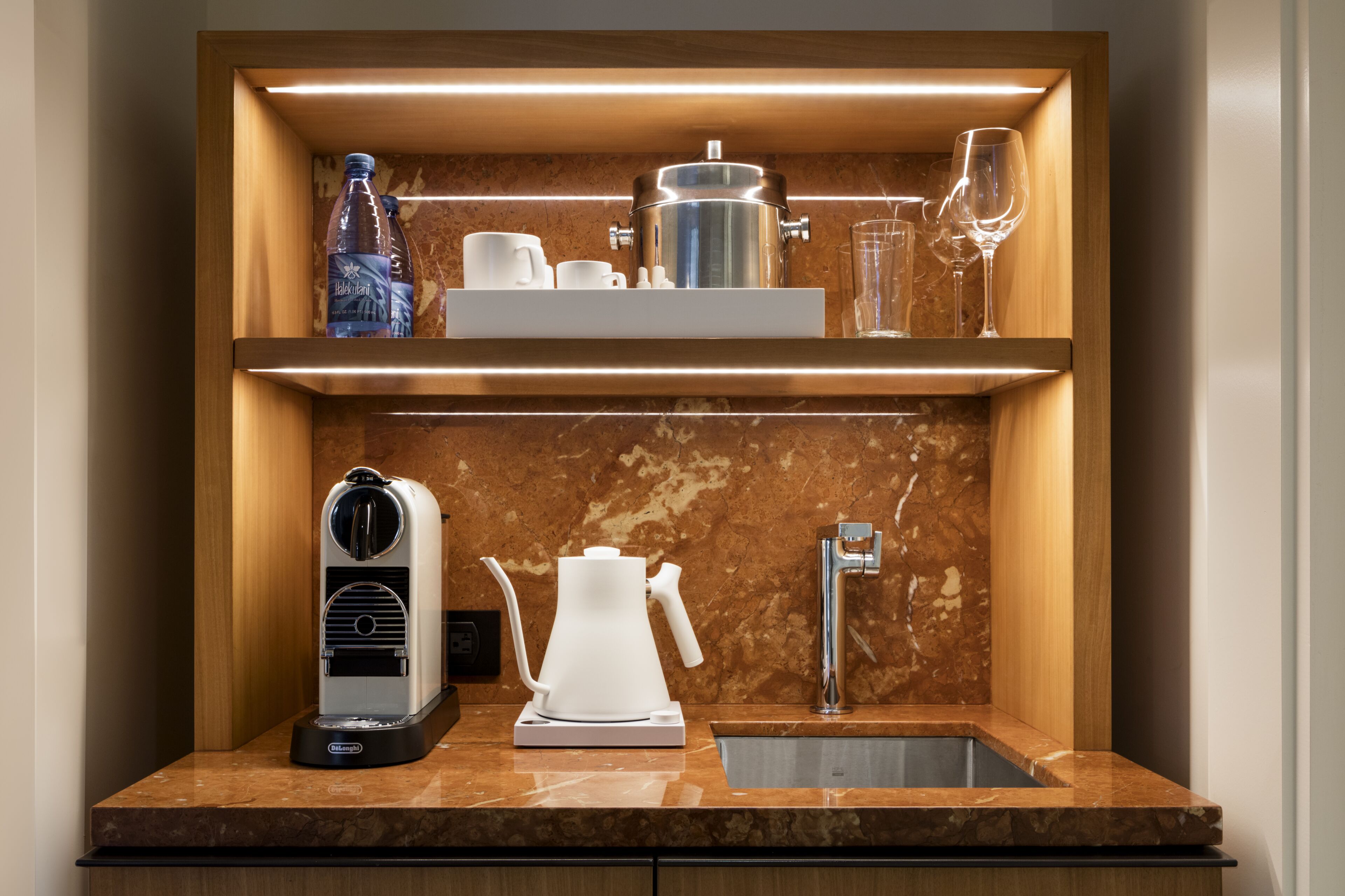 premium bedding, in-room safe, desk, laptop workspace