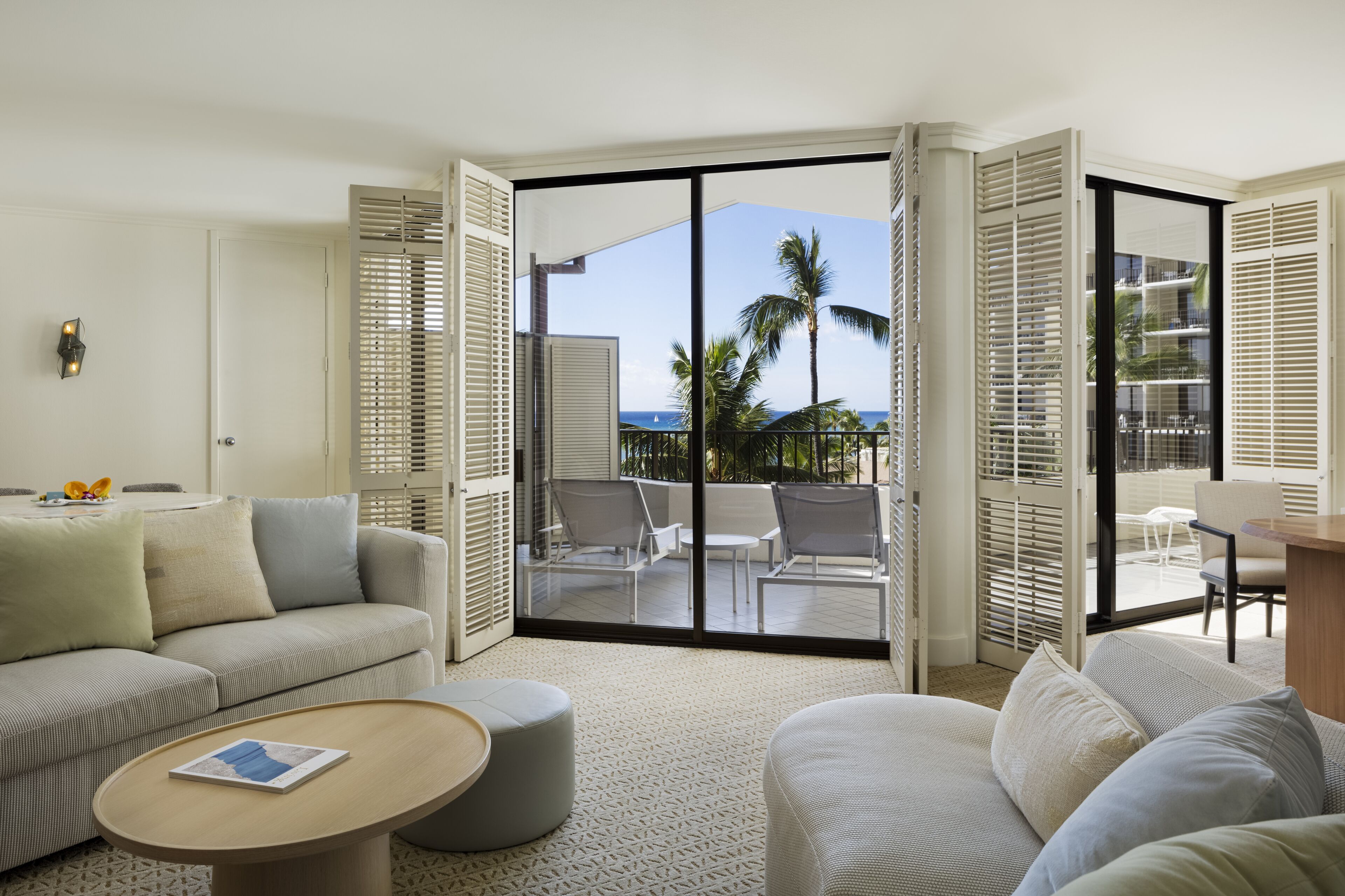 premium bedding, in-room safe, desk, laptop workspace