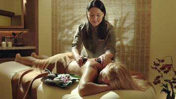 Couples treatment rooms, body treatments, hydrotherapy, aromatherapy
