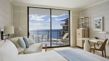 Ropa de cama de alta calidad y caja de seguridad en la habitación