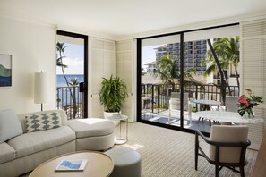 Premium bedding, in-room safe, desk, laptop workspace